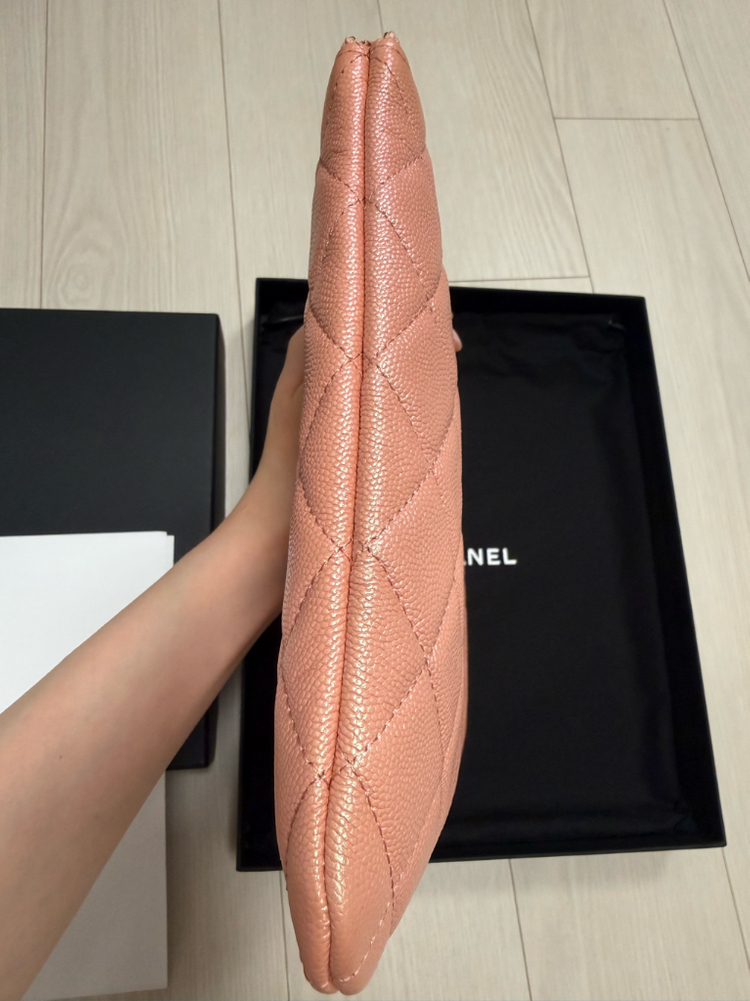 샤넬 한정판 펄핑크 자개 클러치 뉴미듐 이미지