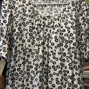 새제품 런던레이스 여름블라우스 이미지