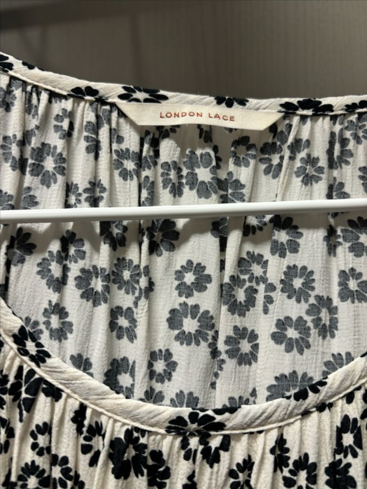 새제품 런던레이스 여름블라우스 이미지