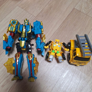 변신 로봇 장난감 세트 이미지