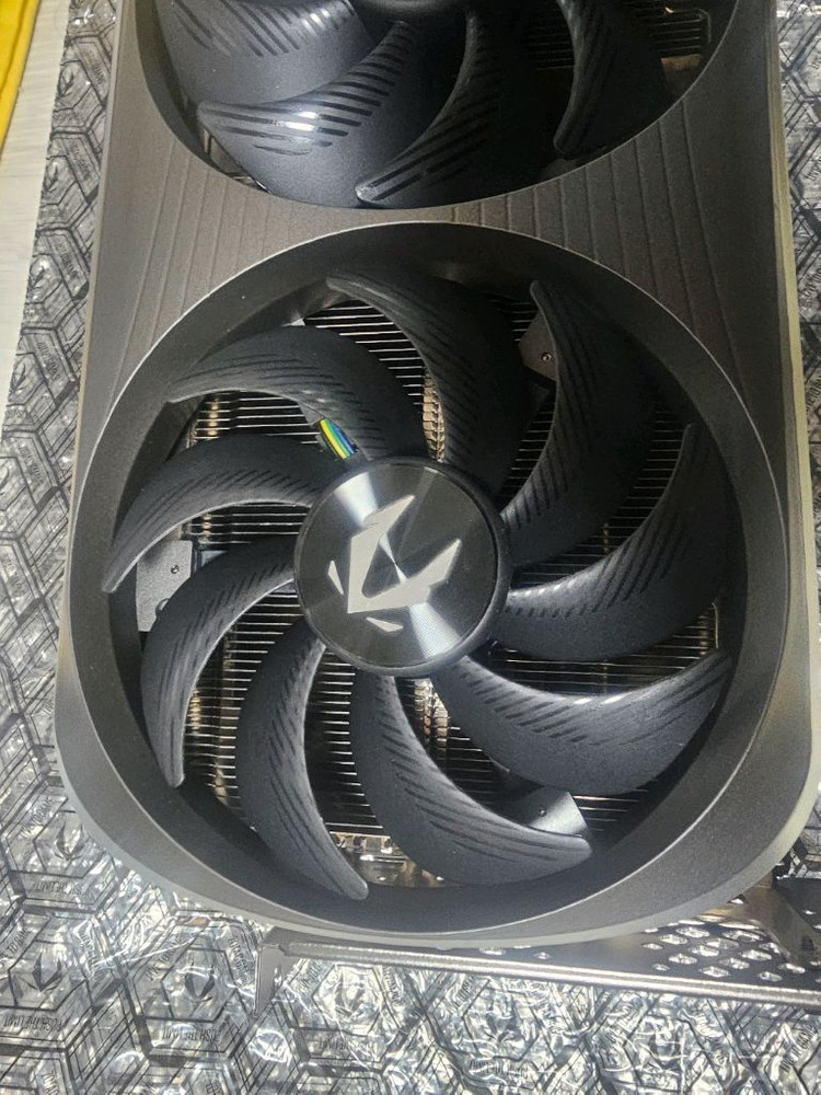 zotac rtx 4080 amp extreme airo 이미지