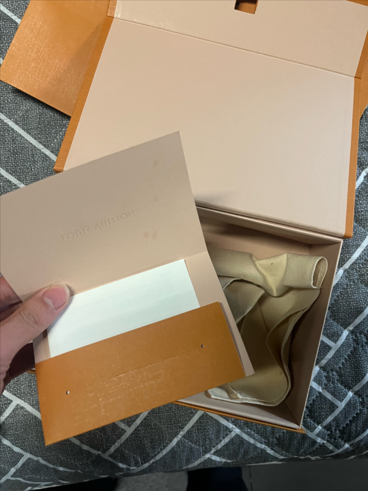 루이비통 포쉐트볼가 버질아블로 한정판 판매 이미지