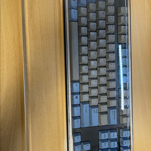 리얼포스 r2 30g+아크릴 덮개+손목 받침대 이미지