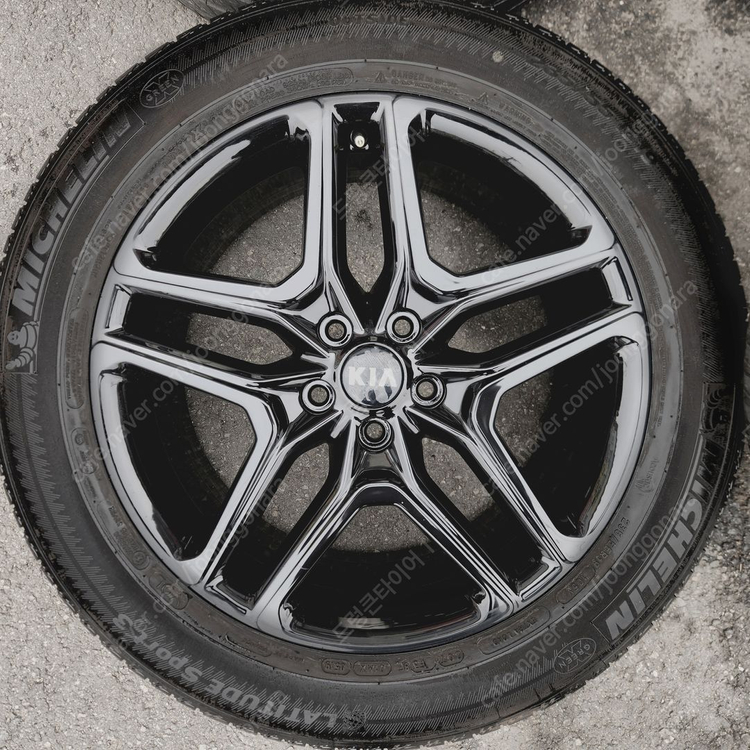 #산타페,쏘렌토,카니발,아이오닉5,EV6,펠리세이드 등 19인치 휠타이어세트 팝니다.235 55 19 이미지
