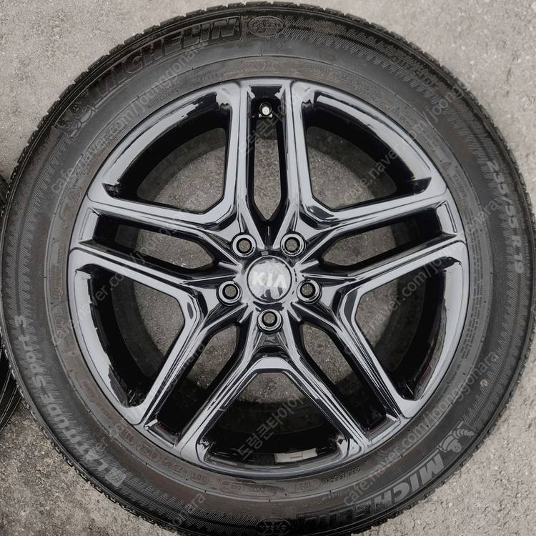 #산타페,쏘렌토,카니발,아이오닉5,EV6,펠리세이드 등 19인치 휠타이어세트 팝니다.235 55 19 이미지