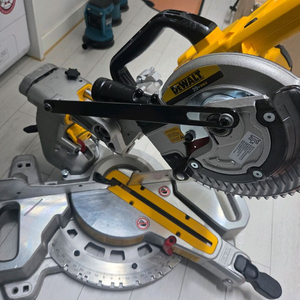 디월트 DCS361 DCS727 무선 슬라이딩 각도절단기 마끼다 정품 테이블쏘 12인치 탁상윈형톱 LH1201FL 이미지