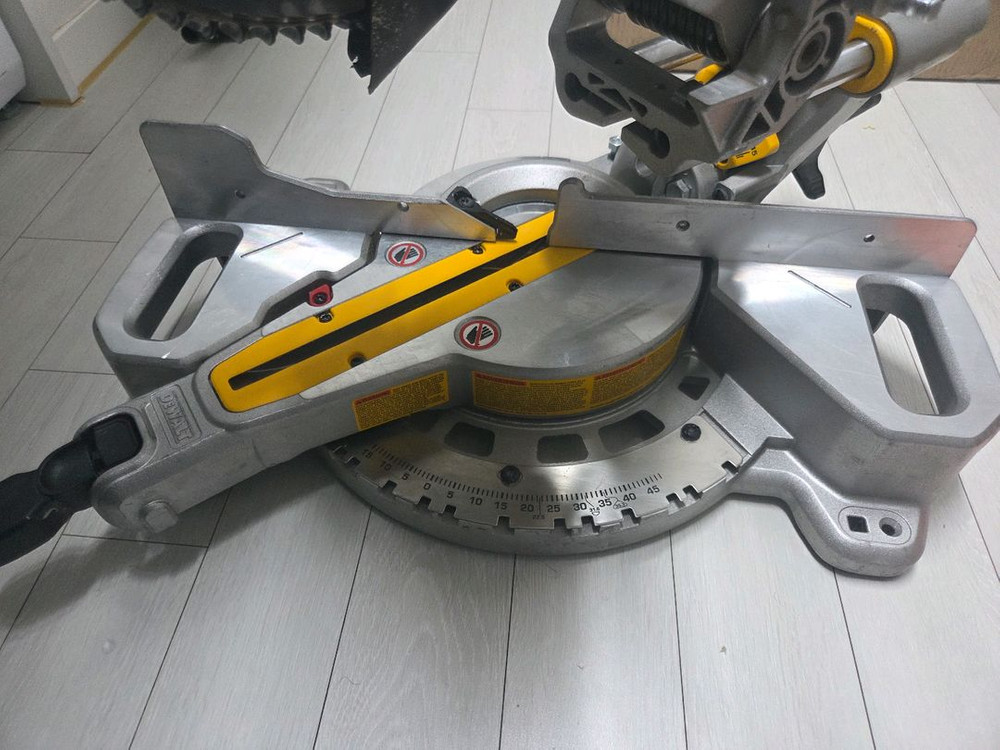 디월트 DCS361 DCS727 무선 슬라이딩 각도절단기 마끼다 정품 테이블쏘 12인치 탁상윈형톱 LH1201FL 이미지