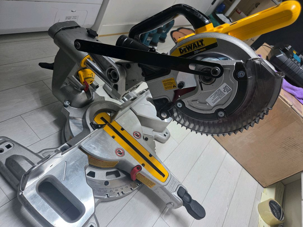 디월트 DCS361 DCS727 무선 슬라이딩 각도절단기 마끼다 정품 테이블쏘 12인치 탁상윈형톱 LH1201FL 이미지