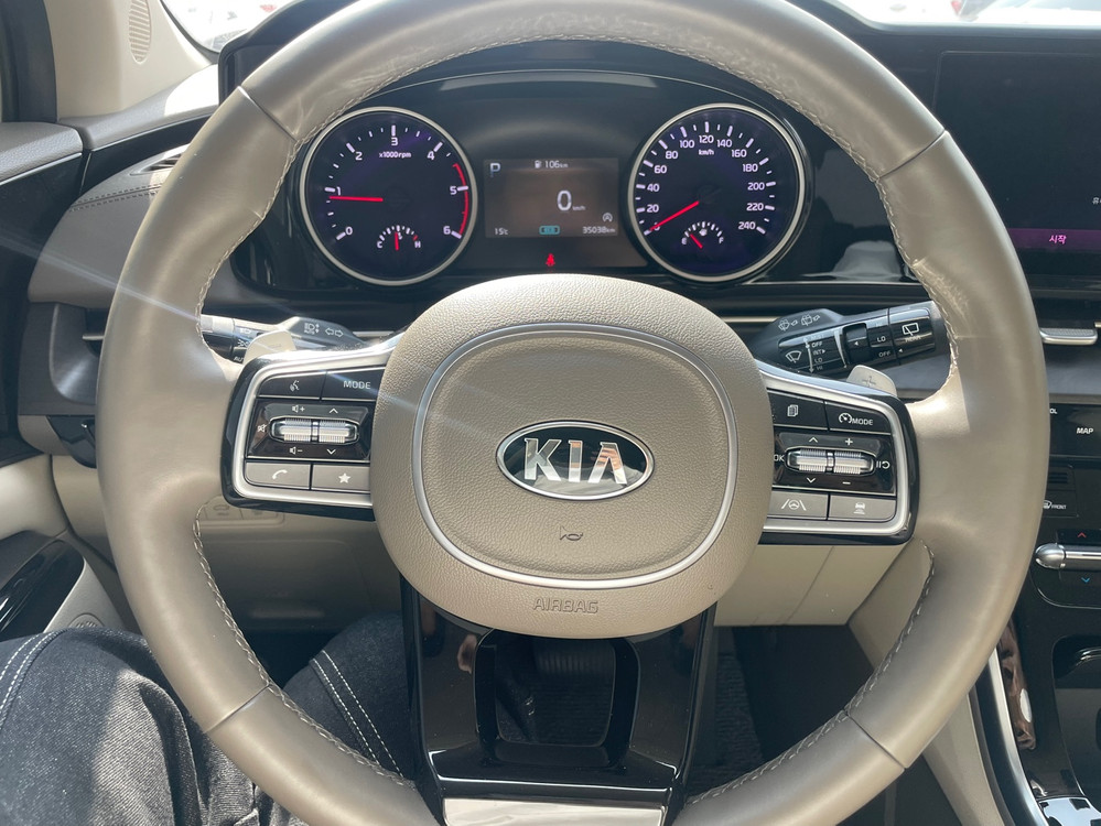 카니발 4세대 7인승 노블레스 20년08월 21년형 35041km 완전무사고 차량입니다. 이미지