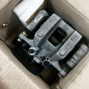 22년식 RG3 2.5T 스포츠팩 리어 캘리퍼 이미지