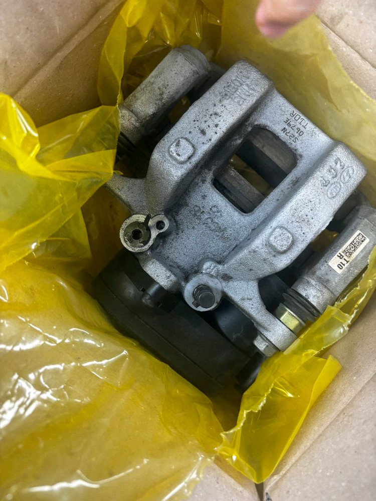 22년식 RG3 2.5T 스포츠팩 리어 캘리퍼 이미지