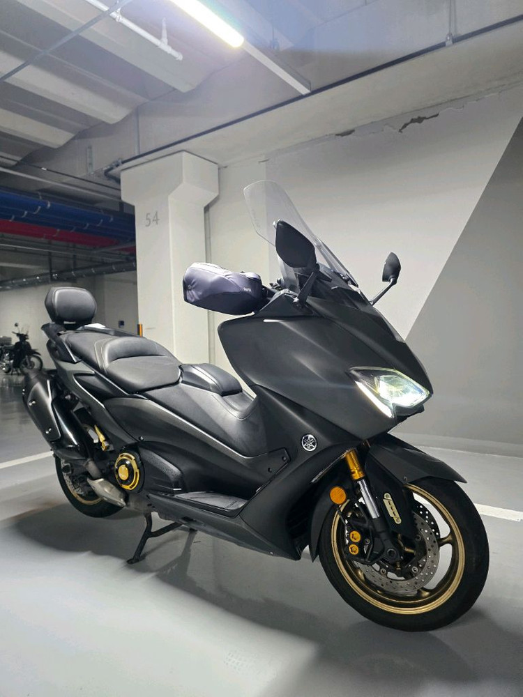 야마하 티맥스560 무사고 21년식 1만키로 급매 이미지