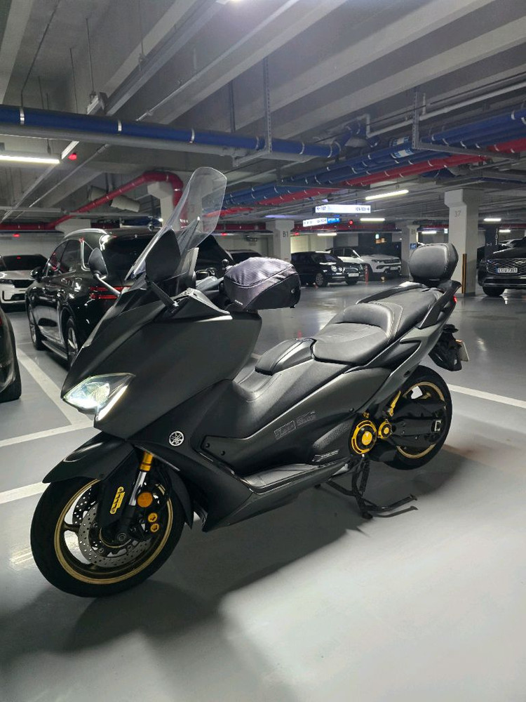 야마하 티맥스560 무사고 21년식 1만키로 급매 이미지