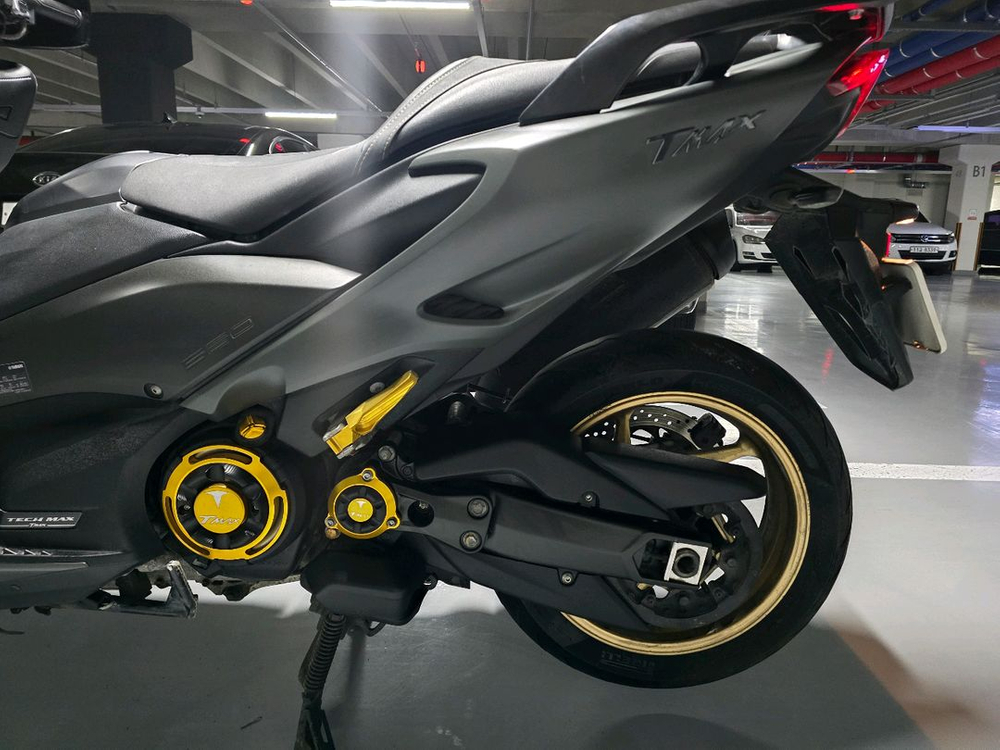 야마하 티맥스560 무사고 21년식 1만키로 급매 이미지