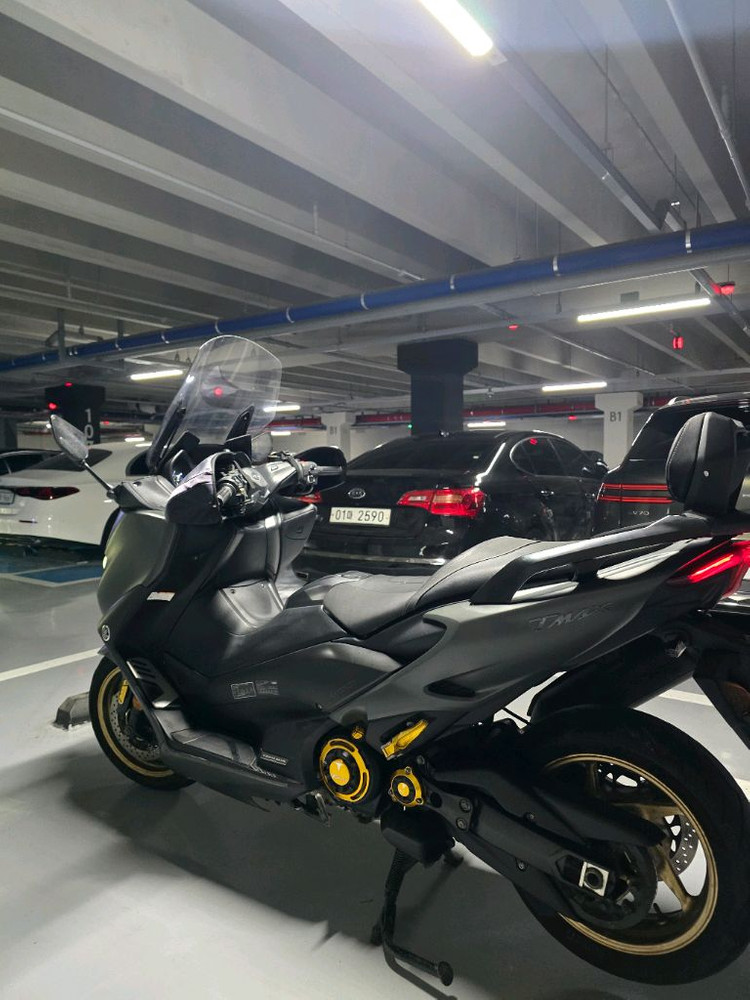 야마하 티맥스560 무사고 21년식 1만키로 급매 이미지