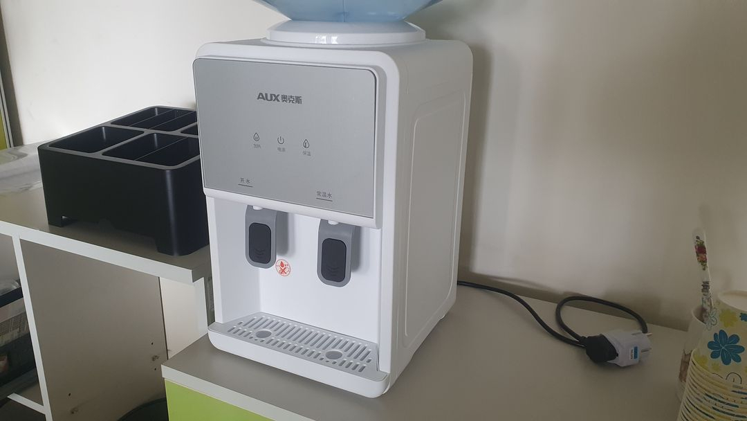 생수물통 정수기 가정용 사무실용 미니 온수기 이미지