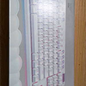 로지텍 게이밍 키보드 g713 갈축 미개봉 이미지