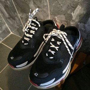 발렌시아가 트리플S뮬 스니커즈 이미지