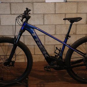 트렉 마린 플러스 8 전기 하드테일 26 년식 신형 자전거 이미지