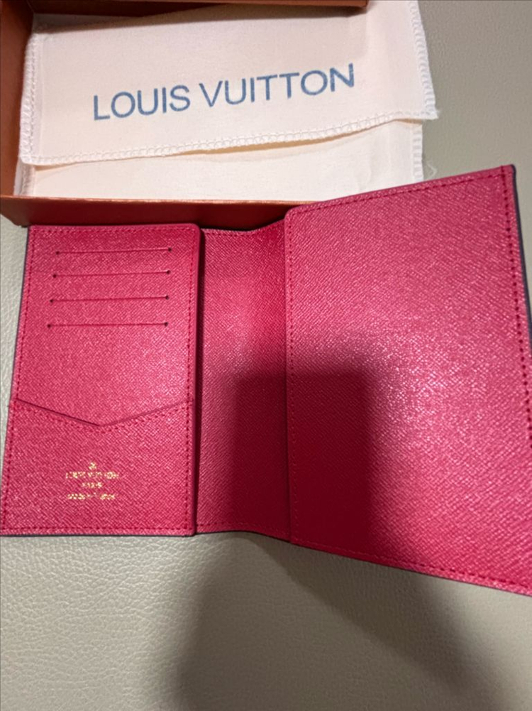 캐릭터 콜라보 여행용 카드지갑 이미지