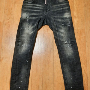 정품,새옷수줏)디스퀘어드2 남성 데미지 워싱 페인팅 블랙 스판 청바지,33인치 이미지