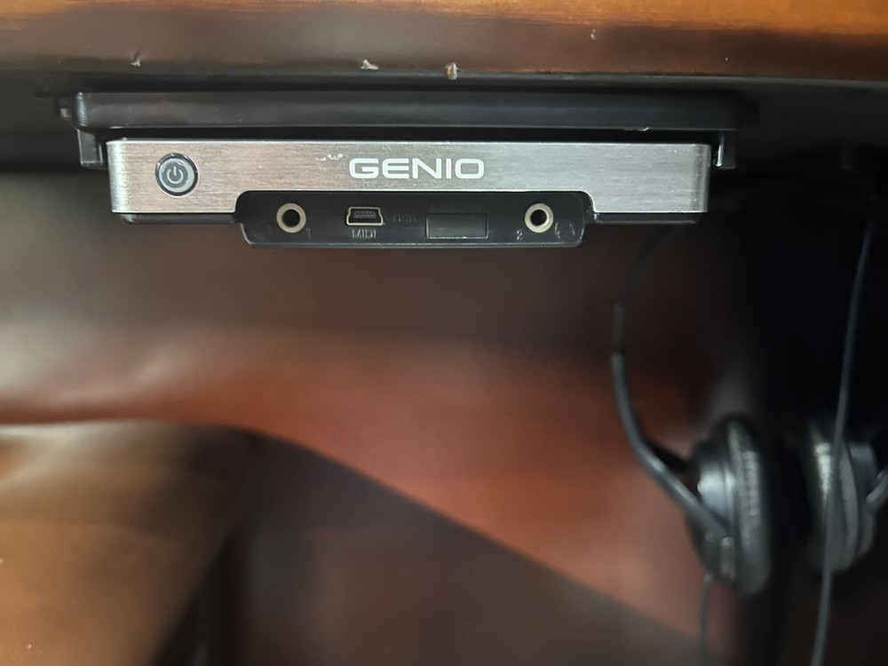 YAMAHA 업라이트 피아노 + Genio 사일런스 이미지