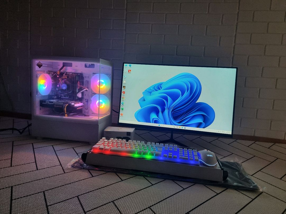 게이밍 컴퓨터 팝니다 풀세트.롤.피파.서든.발로란트.옵치2.피시.포토샵.PC.스팀.스타.리니지 이미지