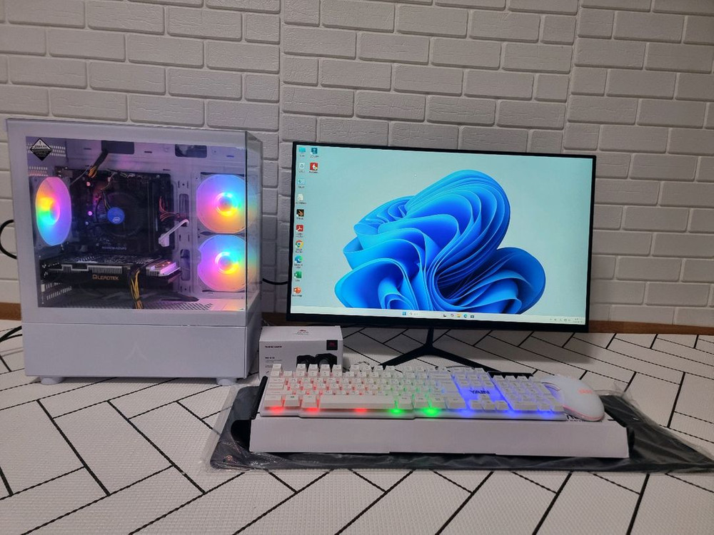 게이밍 컴퓨터 팝니다 풀세트.롤.피파.서든.발로란트.옵치2.피시.포토샵.PC.스팀.스타.리니지 이미지