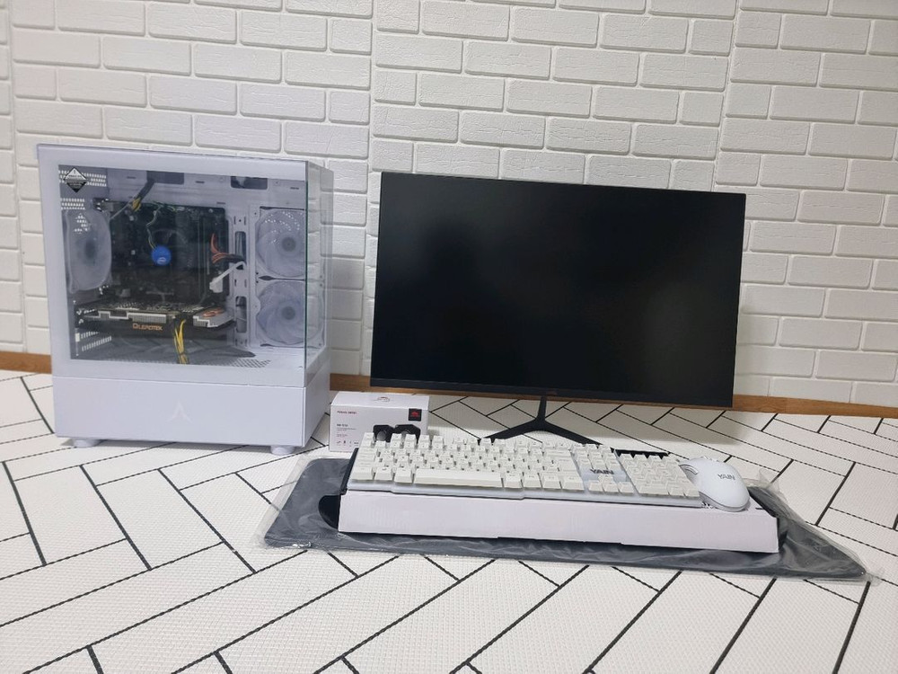 게이밍 컴퓨터 팝니다 풀세트.롤.피파.서든.발로란트.옵치2.피시.포토샵.PC.스팀.스타.리니지 이미지