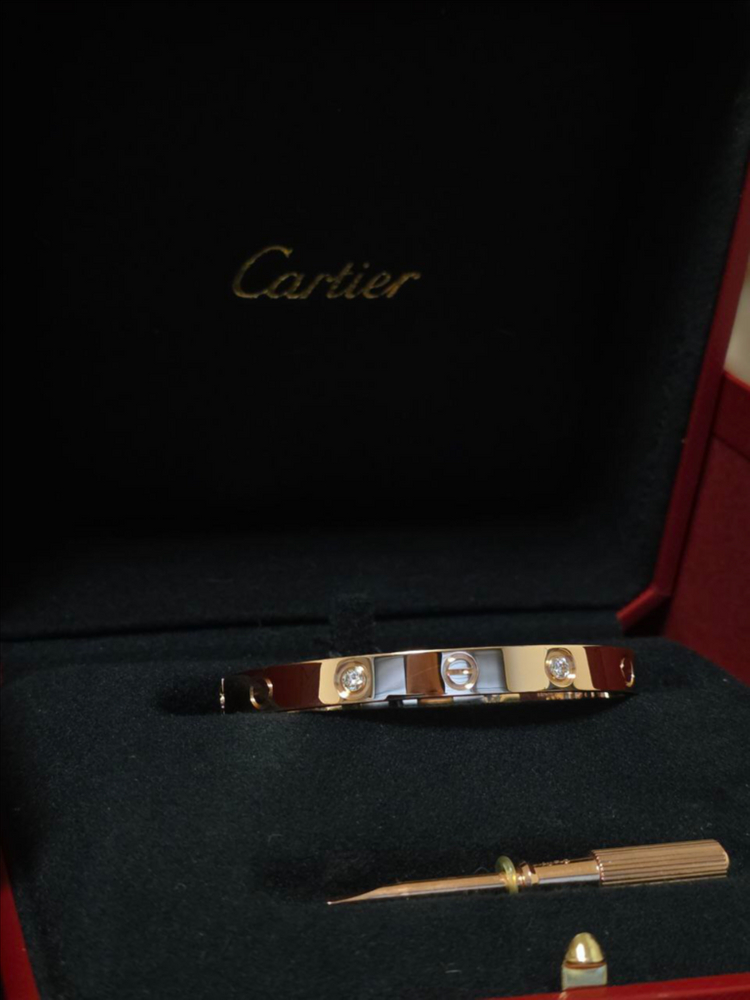 24년 까르띠에 러브팔찌 4P다이아 로즈골드 16호 팝니다 이미지