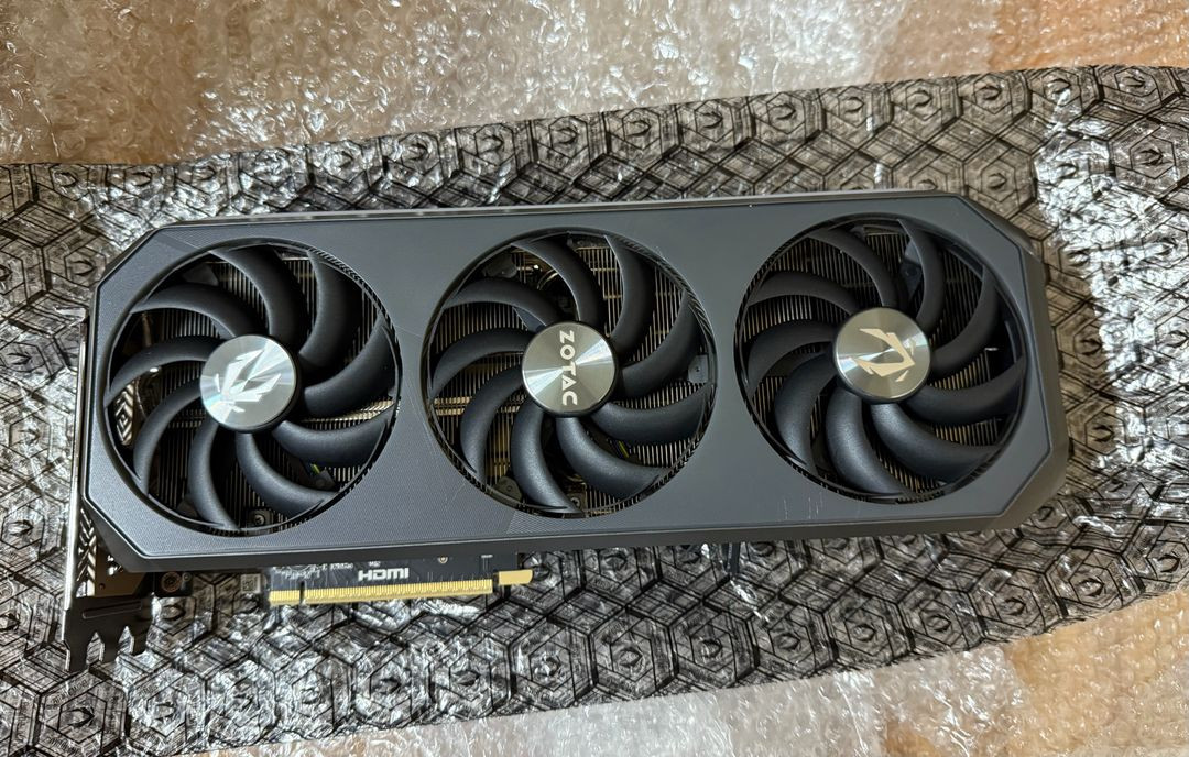 ZOTAC GAMING 지포스 RTX 5080 AMP 이미지