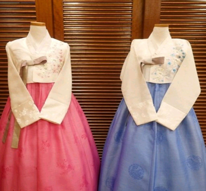 강종순 혼주 한복 3벌 이미지