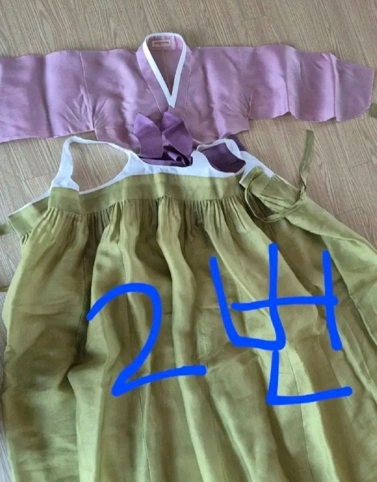 강종순 혼주 한복 3벌 이미지