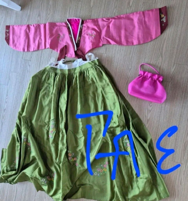 강종순 혼주 한복 3벌 이미지