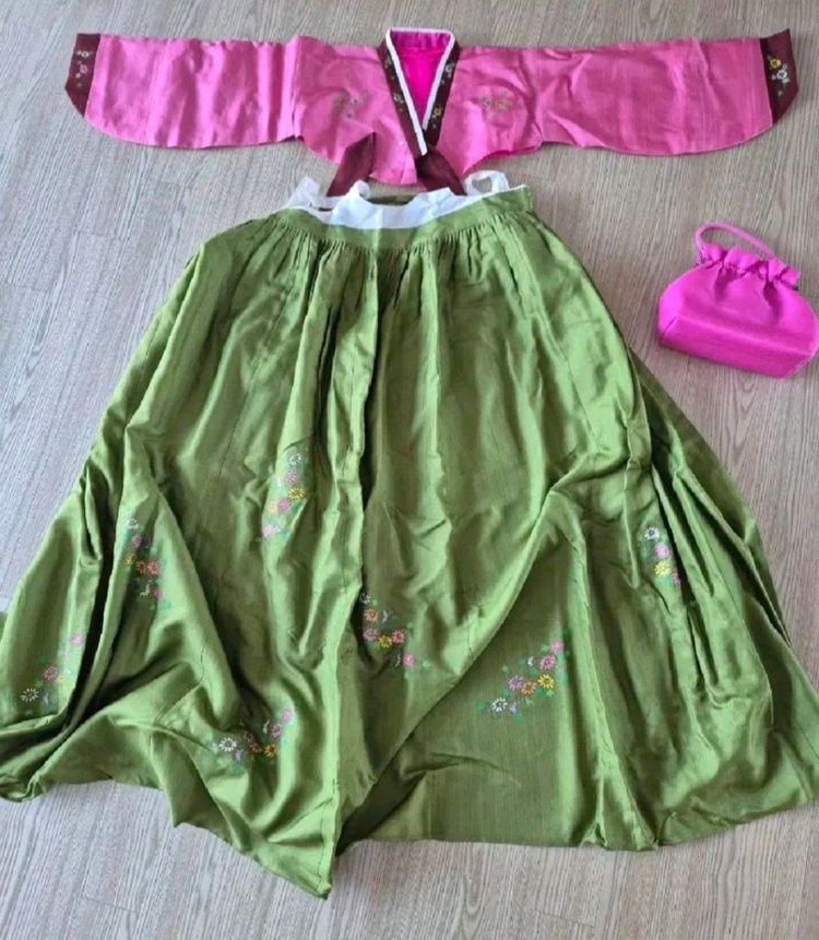 강종순 혼주 한복 3벌 이미지