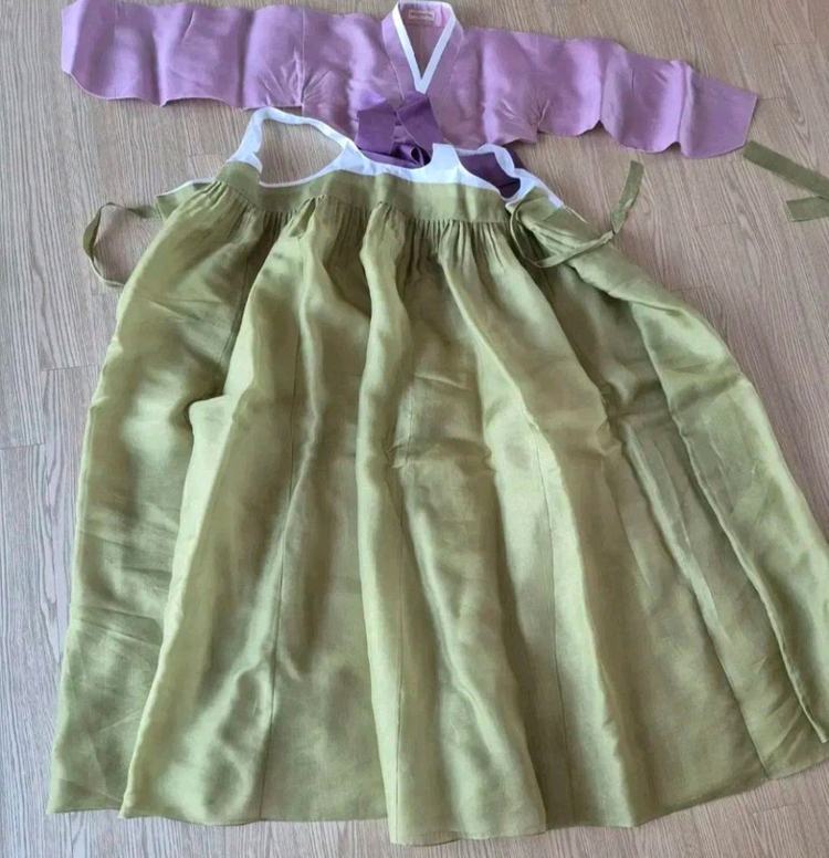 강종순 혼주 한복 3벌 이미지