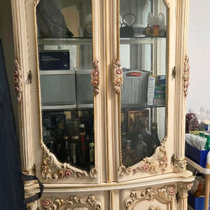 엔틱 장식장 이미지