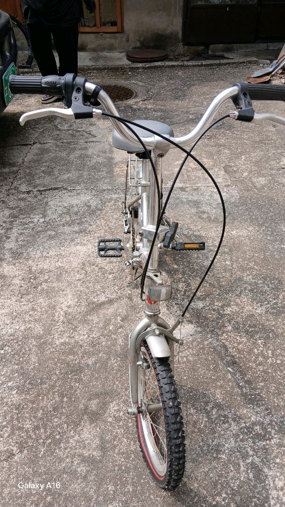 알톤 접이식 자전거 이미지