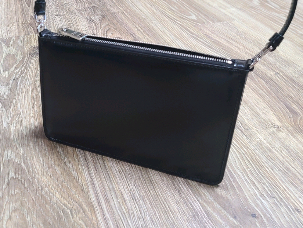 프라다 브러시드 호보백미니백가방명품백테수토호보백숄더백버킷백 구찌루이비통디올셀린느샤넬에르메스보테가발렌시아가아바백팩 이미지