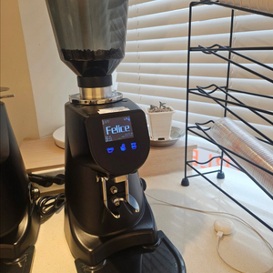 커피 그라인더 이미지