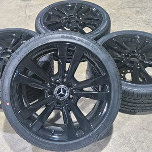 벤츠 C클래스 W204.205 장착이 가능한 18인치 중고휠타이어셋트 이미지