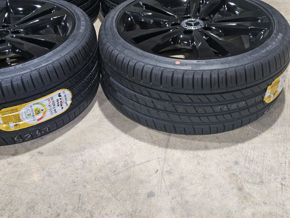 벤츠 C클래스 W204.205 장착이 가능한 18인치 중고휠타이어셋트 이미지