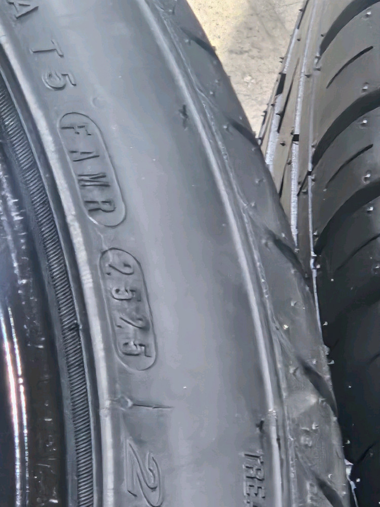 벤츠 C클래스 W204.205 장착이 가능한 18인치 중고휠타이어셋트 이미지