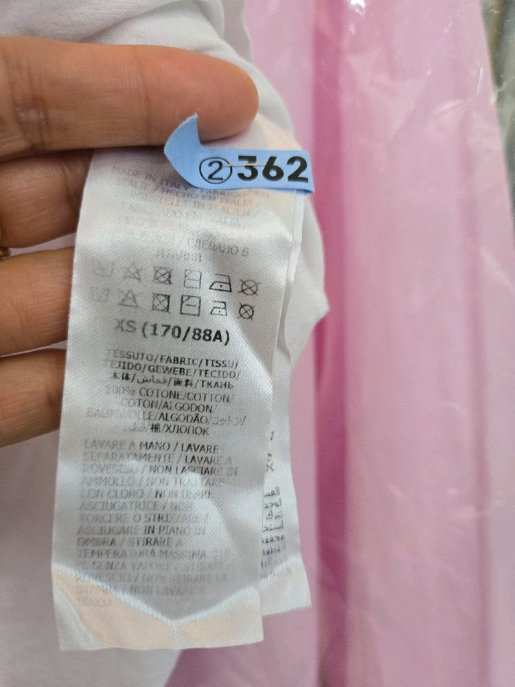 구찌 로고 반팔티 이미지