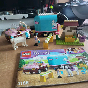 레고3186프렌즈 앰마의 말운반 트레일러 이미지