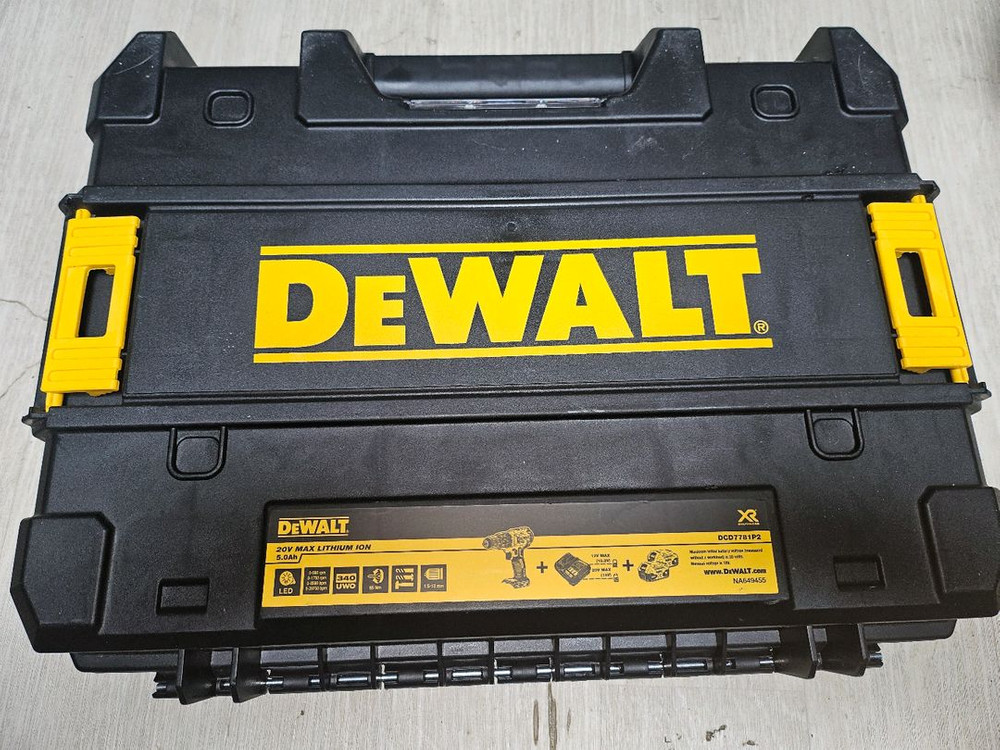 디월트 충전 임팩 드릴 & 임팩 렌치 드라이버 드릴 세트 이미지