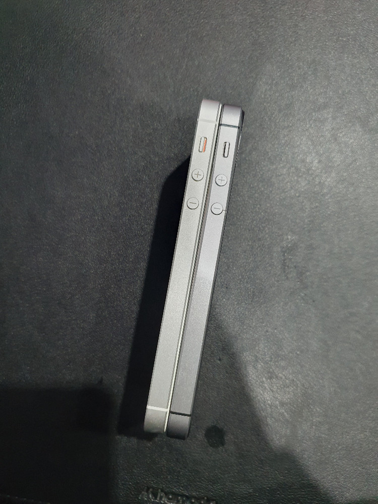 아이폰SE 64G / 128G 실버 스페이스그레이 카메라무음 이미지