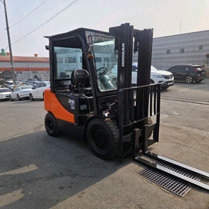 두산 2.5톤 D25S-7 13년식 반캐빈 디젤지게차 판매. 1500만원 이미지