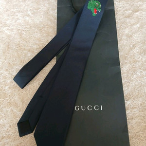 구찌 용 실크 넥타이 이미지