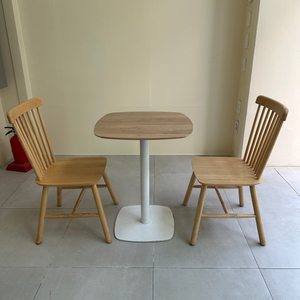 2인용 원목 의자 테이블 세트 이미지